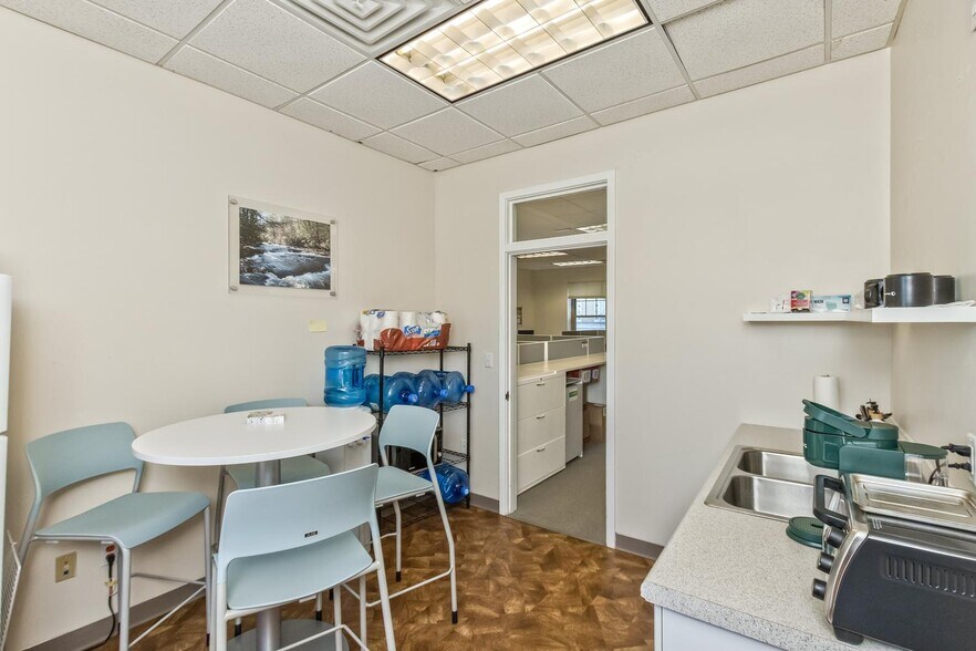 More Photos Of 56 College St, Asheville Office For Lease