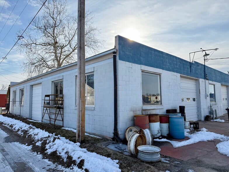 More Photos Of 400 Center St, Marysville Service For Sale