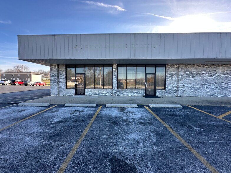 More Photos Of 7130-7154 Missouri 14 Hwy, Sparta Storefront Retail Office For Lease