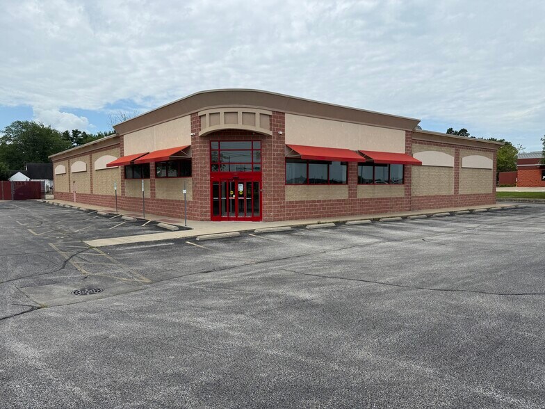 Primary Photo Of 1301 N State Rd, Flora Drugstore For Lease