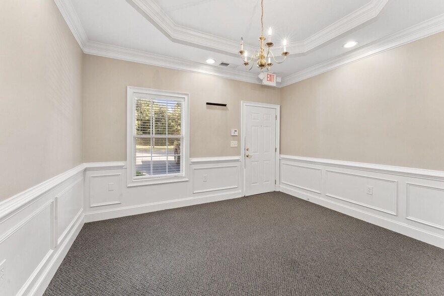 More Photos Of 2440 Sandy Plains Rd, Marietta Office For Lease