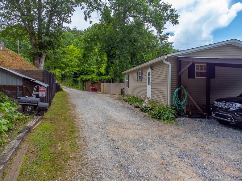 More Photos Of 270 Deyton Camp Rd, Robbinsville Marina For Sale