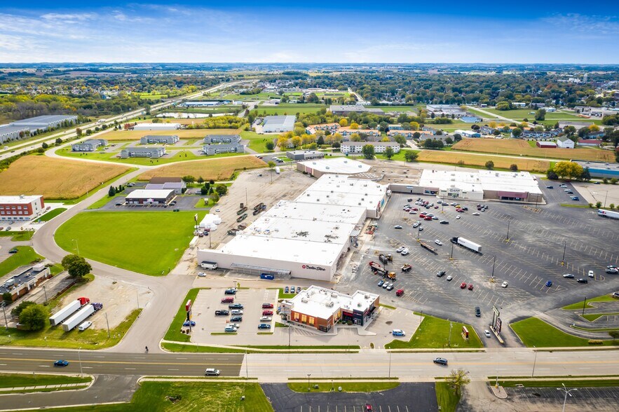 More Photos Of 115 Industrial Dr, Beaver Dam Restaurant For Lease
