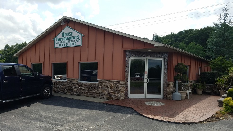 More Photos Of 112 S Troy Ave, Stanford Freestanding For Sale