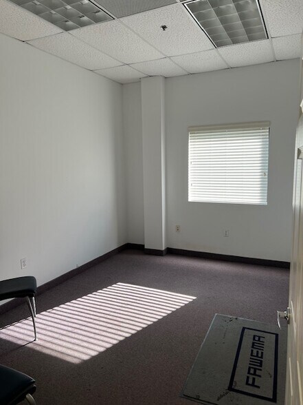 More Photos Of 1650 12th St E, Palmetto Manufacturing For Lease