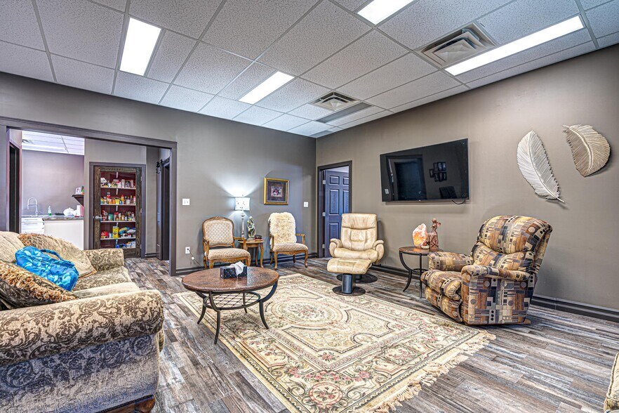 More Photos Of 2602 50 Av, Lloydminster Showroom For Sale