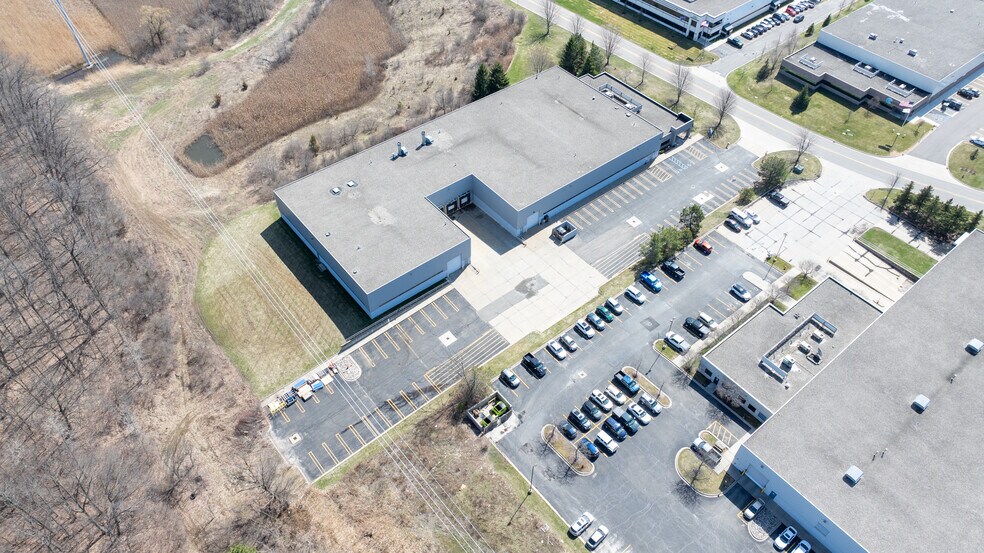 More Photos Of 4200 N Atlantic Blvd, Auburn Hills Manufacturing For Lease