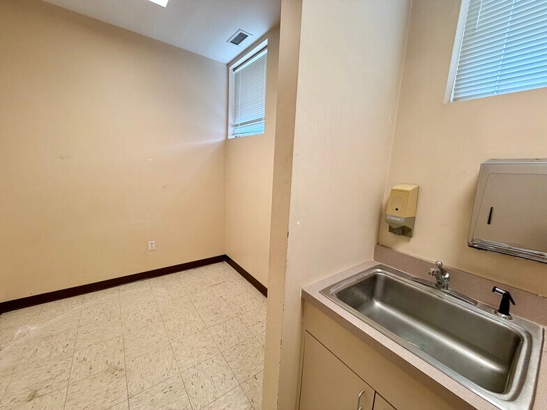 More Photos Of 853-855 Grove St. st, Irvington Healthcare For Lease