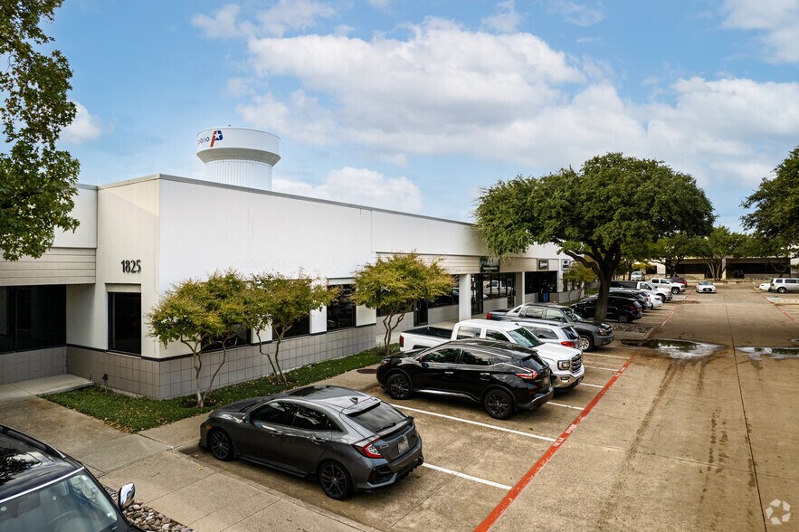 More Photos Of 1825 Summit Ave, Plano Showroom For Lease