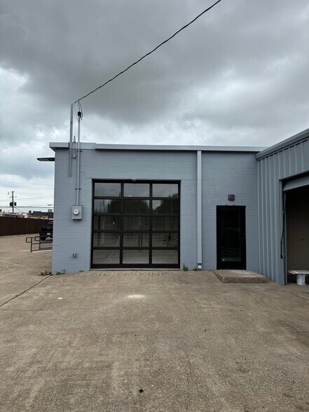 More Photos Of 4746 Memphis St, Dallas Light Distribution For Lease