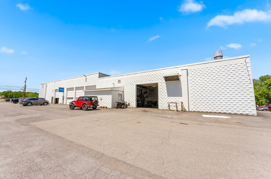 More Photos Of 1229 Country Club Rd, Fairmont Auto Dealership For Sale