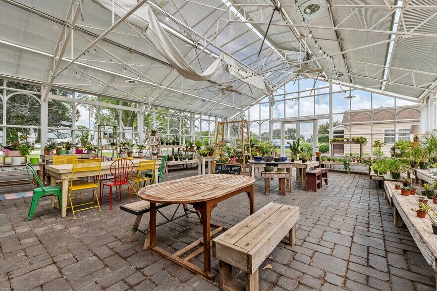 More Photos Of 1126 E State St, Sycamore Storefront Retail Residential For Sale