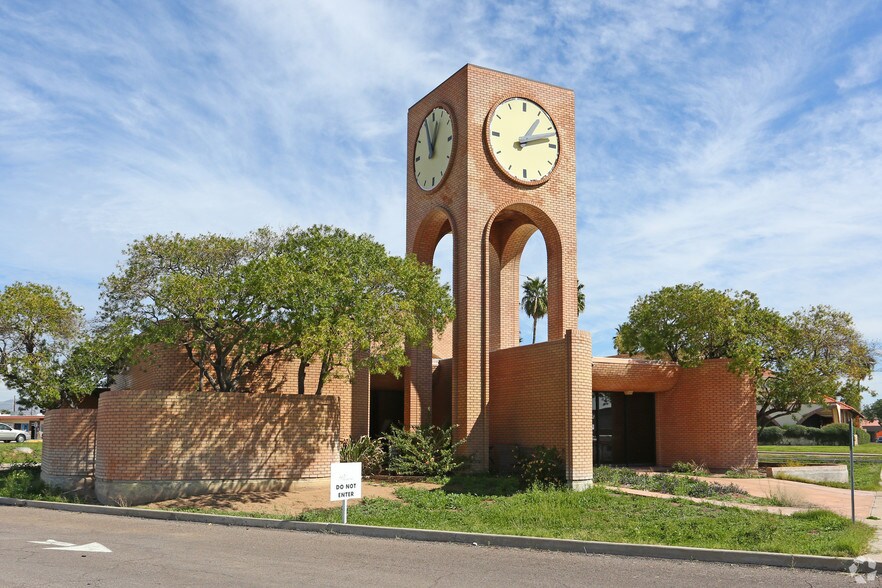 More Photos Of 6263 E Main St, Mesa Convenience Store For Lease
