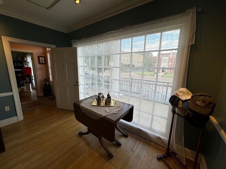 More Photos Of 1981 Union Ave, Memphis Loft Creative Space For Sale