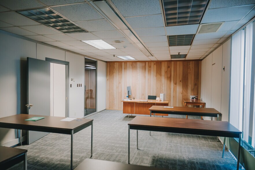 More Photos Of 136 Center St, Old Town Office For Sale