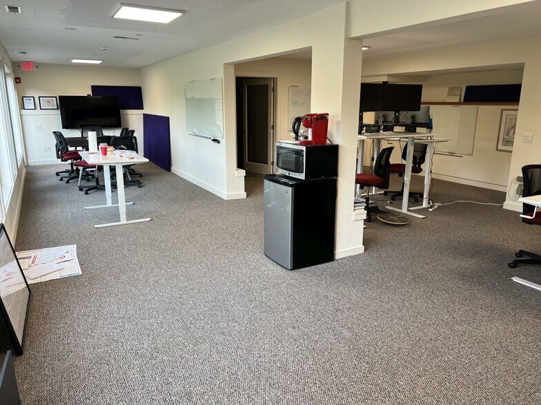 More Photos Of 1570 Boston Post Rd, Guilford Office For Lease