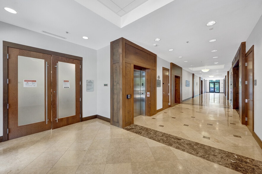 More Photos Of 4969 Centre Pointe Dr, North Charleston Office For Lease