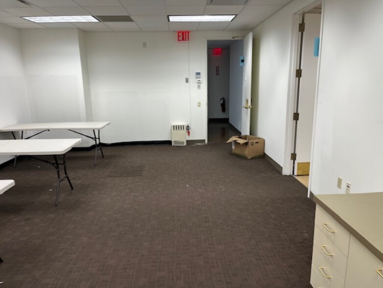 More Photos Of 261 Broadway, New York Apartments For Sale