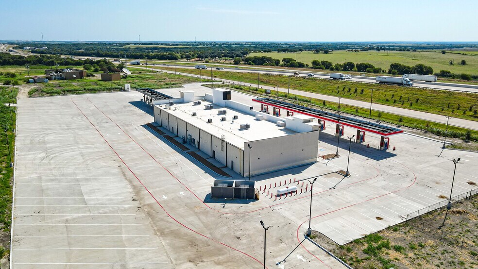 More Photos Of 206 I-35, Eddy General Retail For Lease