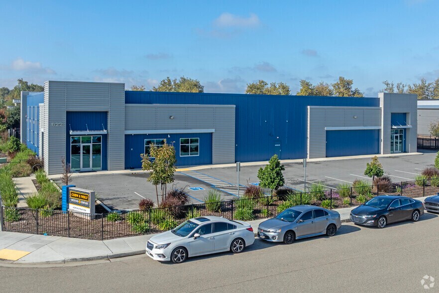 Primary Photo Of 622 N. Pollasky Ave, Clovis Manufacturing For Lease