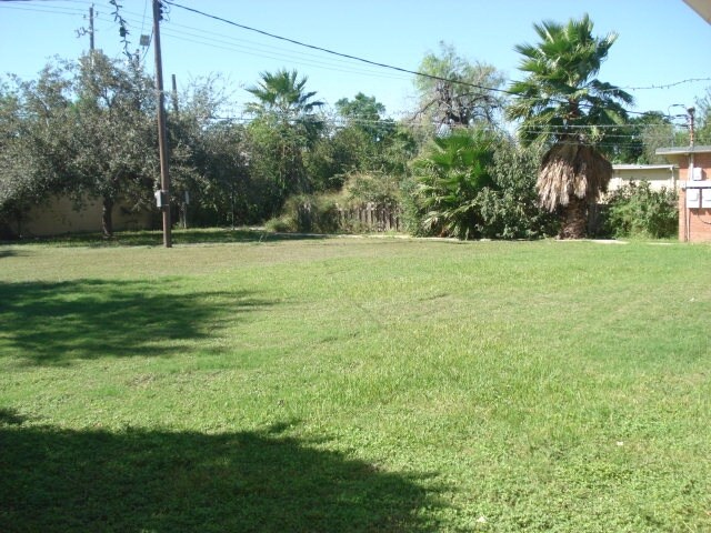 More Photos Of 200 W Cano St, Edinburg Religious Facility For Lease