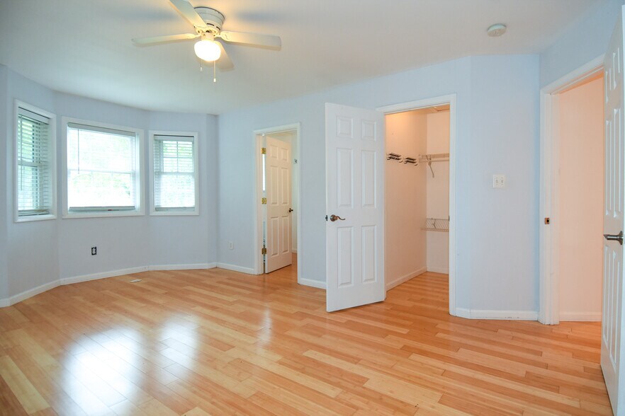 More Photos Of 1705 Commonwealth Ave, Alexandria Apartments For Sale