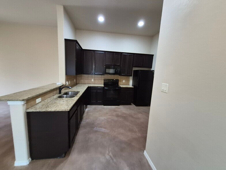More Photos Of 698 Saengerhalle Rd, New Braunfels Apartments For Sale