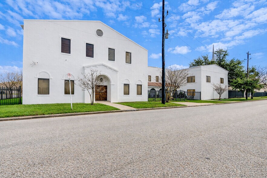 More Photos Of 3600 Michaux St, Houston Lodge Meeting Hall For Sale