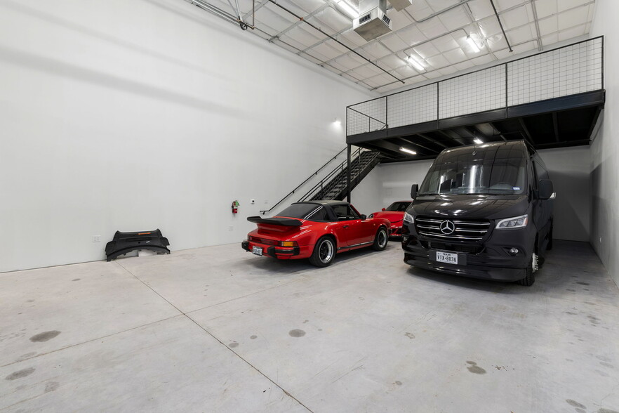 More Photos Of 7231 Stonewall Bnd, San Antonio Self Storage For Sale