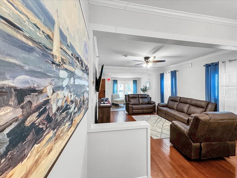 More Photos Of 1007 W Wright St, Pensacola Specialty For Sale