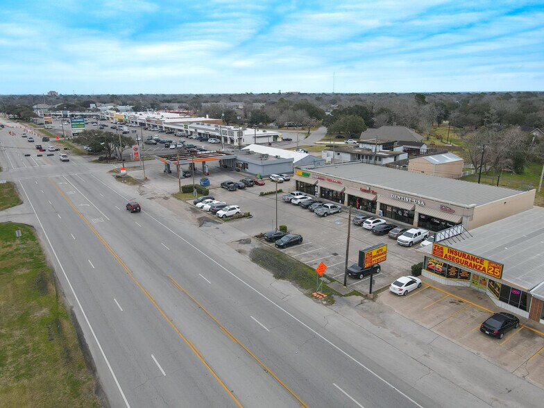 More Photos Of 5042 Avenue H, Rosenberg Storefront For Sale