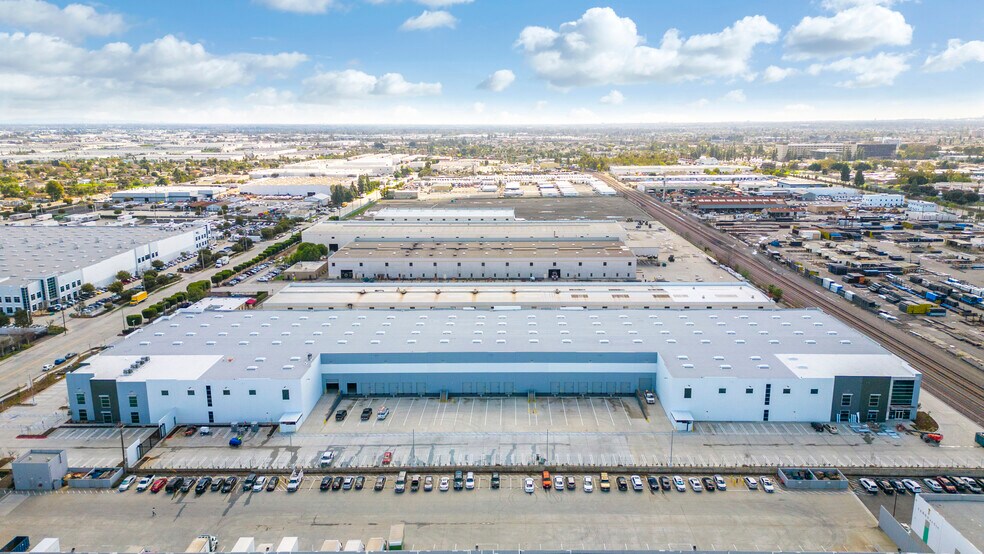 More Photos Of 11401 Greenstone Ave, Santa Fe Springs Distribution For Lease