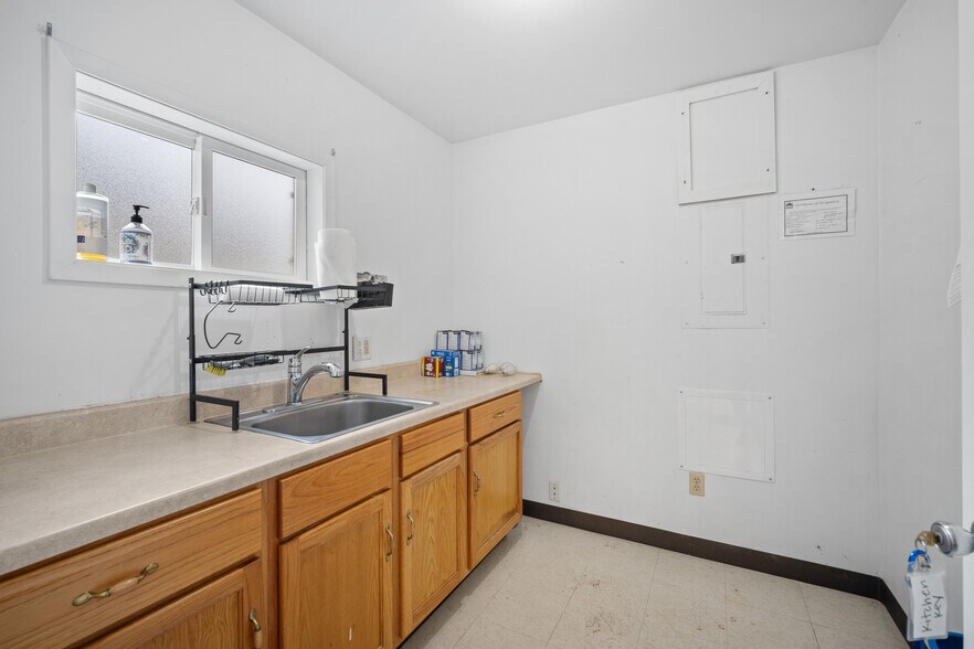 More Photos Of 5942 Portal Way, Ferndale Loft Creative Space For Lease