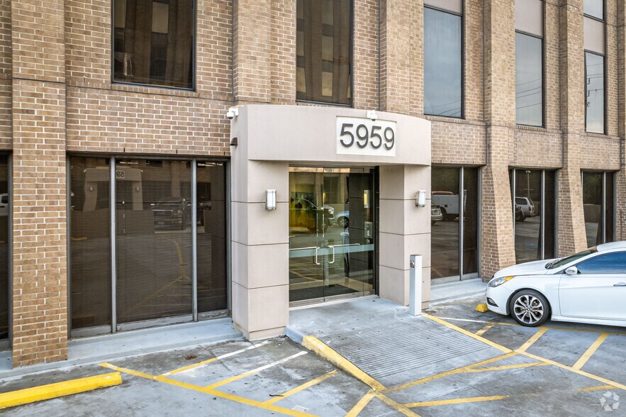 More Photos Of 5959 West Loop South, Bellaire Office For Lease