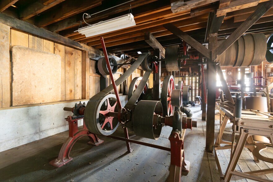 More Photos Of 75 Center St, Eureka Springs General Retail For Sale