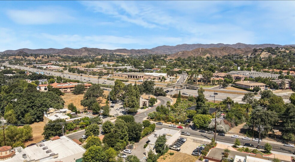 More Photos Of 28282 Dorothy Dr, Agoura Hills Veterinarian Kennel For Sale