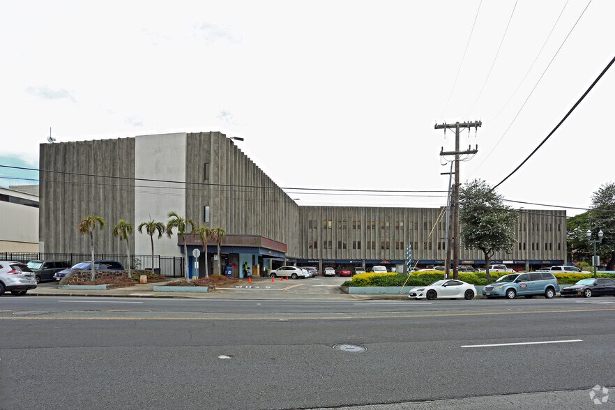 More Photos Of 2153 N King St, Honolulu Office For Lease