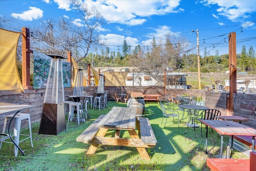 More Photos Of 18736 Main St, Groveland Hotel For Sale