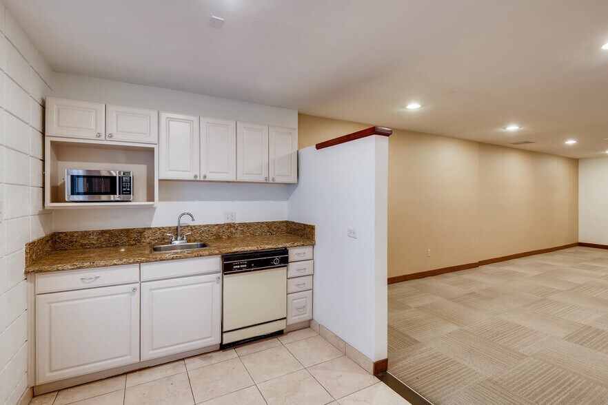 More Photos Of 228 S 4th St, Las Vegas Office For Sale