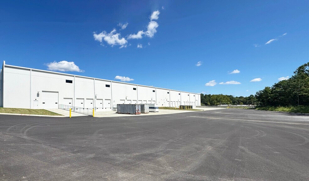 More Photos Of 7917 Fernham Ln, District Heights Warehouse For Lease