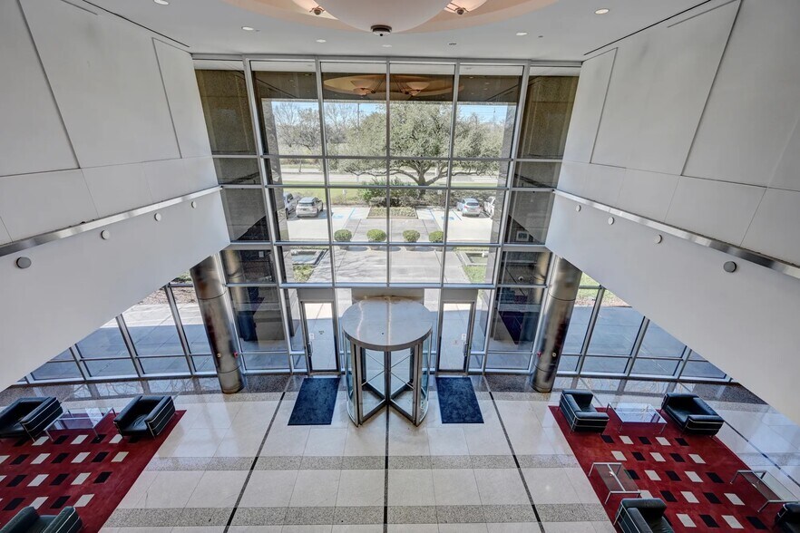 More Photos Of 4171 Essen Ln, Baton Rouge Office For Lease