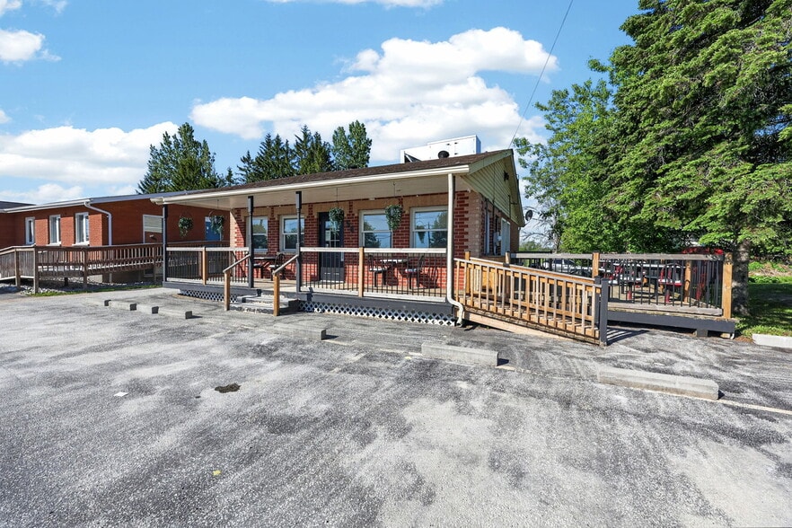 More Photos Of 56 Yonge St S, Springwater Fast Food For Sale