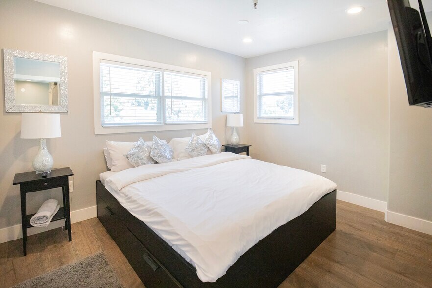 More Photos Of 4322 4th Ave, Sacramento Office Residential For Sale