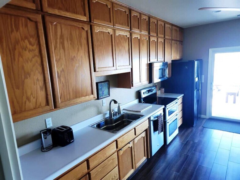 More Photos Of 1287 Furneaux Rd, Olivehurst Office For Lease