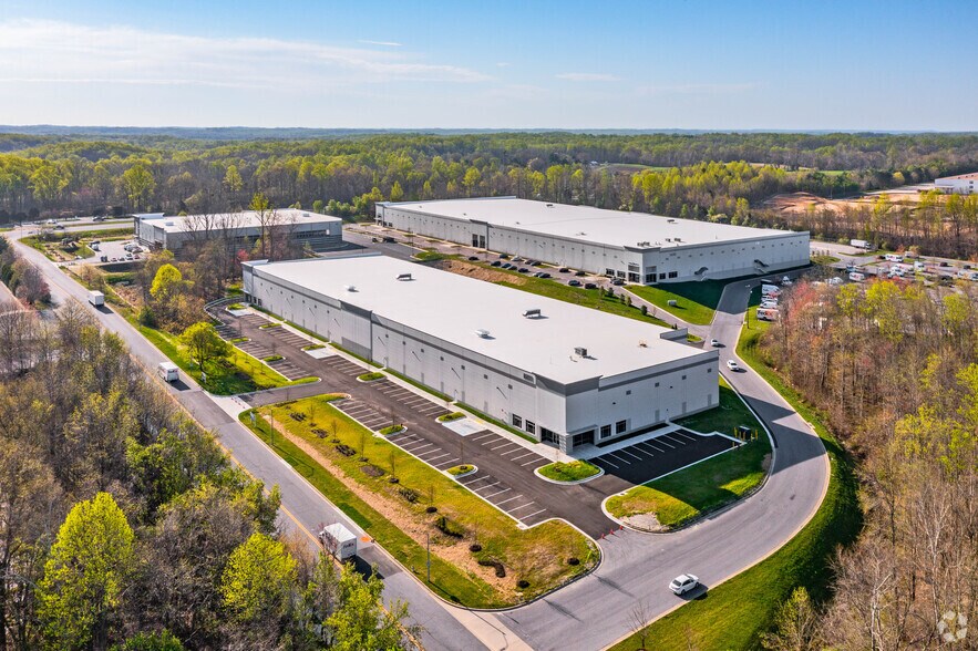 More Photos Of 16103 Queens Ct, Upper Marlboro Warehouse For Lease