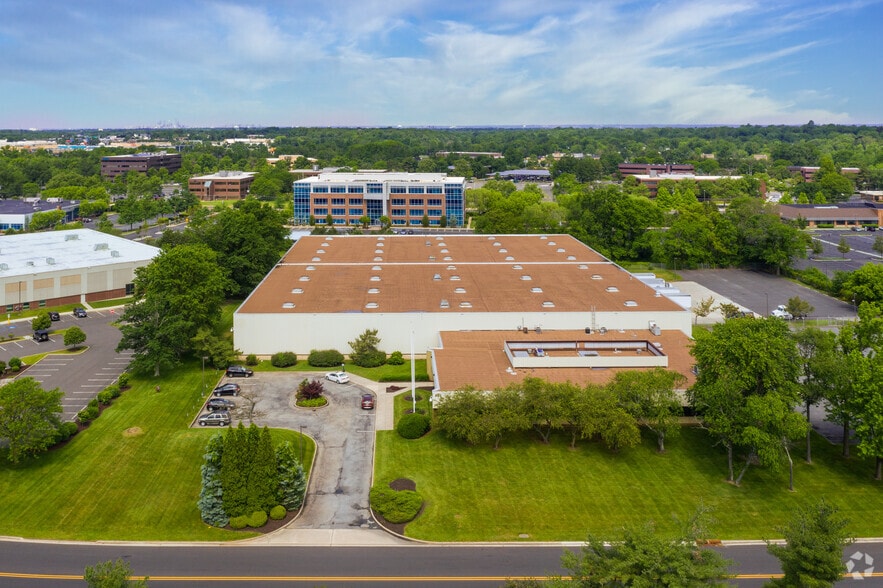 More Photos Of 820 East Gate Dr, Mount Laurel Warehouse For Lease