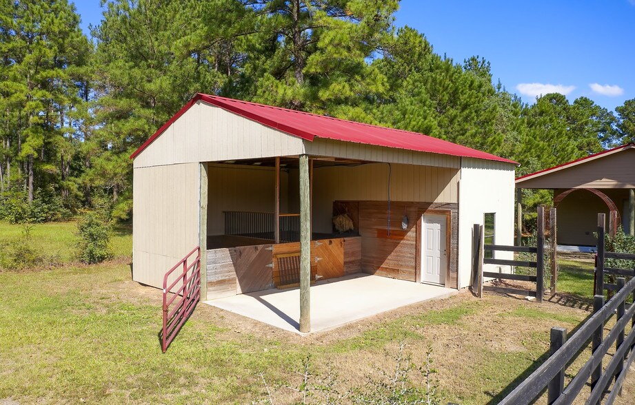 More Photos Of 16259 FM 149, Montgomery Light Manufacturing For Sale