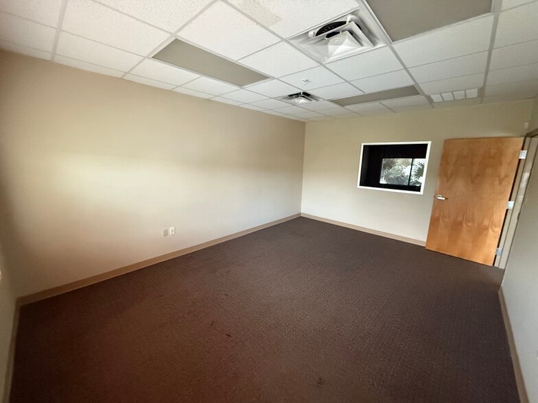 More Photos Of 6457 Hazeltine National Dr, Orlando Warehouse For Sale