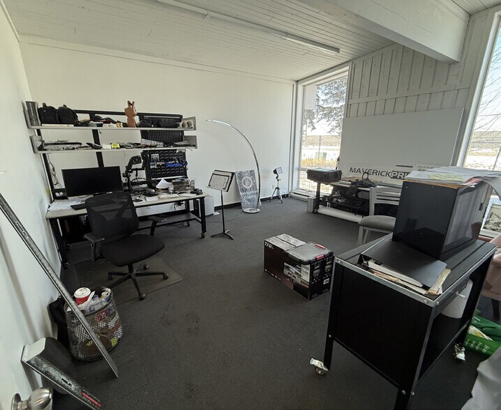 More Photos Of 2954 Day St, Sunnyside Industrial For Lease