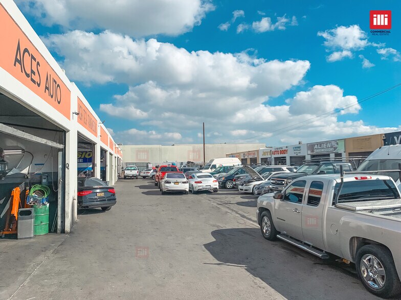 More Photos Of 7650 Sepulveda Blvd, Van Nuys Service For Lease